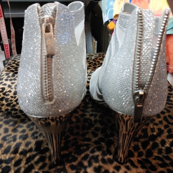 NEW STYLISH SILVER GLITTER/SHEER HEELS SHOES SIZE 12 - Picture 15 of 16